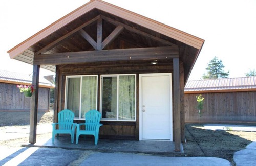 Island Park Cabina | Shared Hot Tub, WIFI, 2 Queen Beds, Full Bathroom