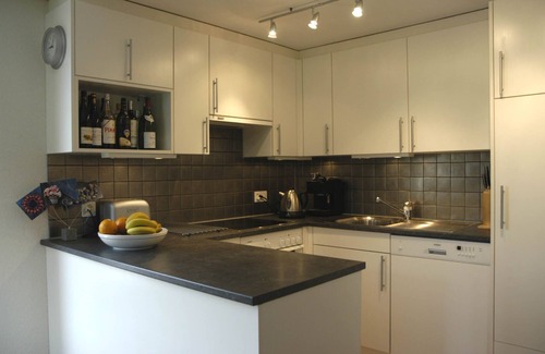 Chateau-d'Oex Apartamento | Piscina climatizada cubierta y sauna compartidas. Terraza privada