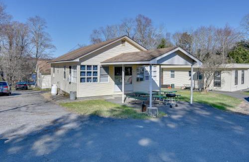 Ellenville Apartamento | Shared Lake Access and Fire Pit Catskills Getaway!