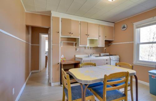 Ellenville Apartamento | Shared Lake Access and Fire Pit Catskills Getaway!