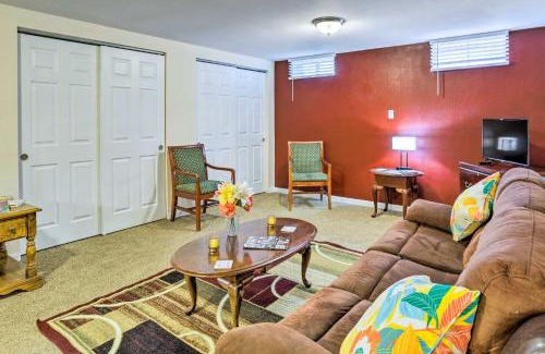 Northeast Park Hill Apartamento | Shared Patio and Fire Pit Denver Apartment