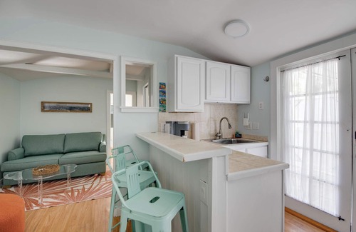 Bahama Village Casa | Shared Pool & Parking - The Cottage at James House