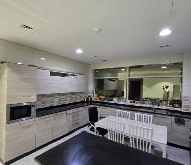 Madinat Zayed Apartamento | Shared room