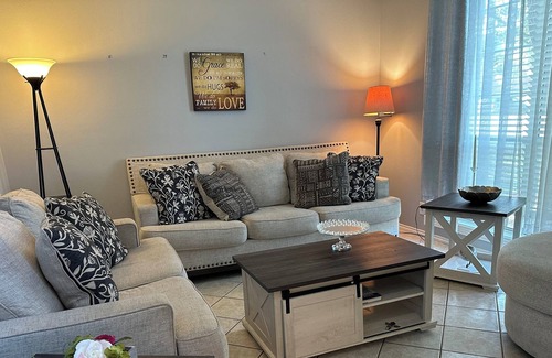 Stone Oak Casa | Sharing Oasis luxurious house with family. one bedroom and private bathroom.
