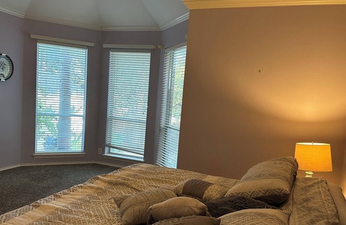 Stone Oak Casa | Sharing Oasis luxurious house with family. one bedroom and private bathroom.