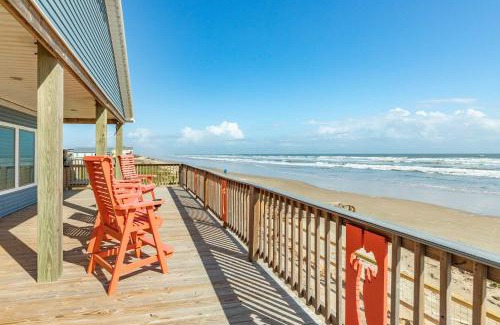 Surfside Beach Casa | Shark Tooth - Beachfront - Pet & Family Friendly