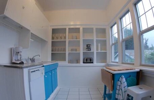 Rockaway Beach Casa | Sharkalope - En la playa! Duerme 16. Bañera de hidromasaje. Arcada.