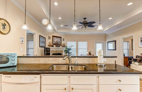 Gilchrist Casa | SharkyFin's II - a comfy, 3 bedroom, 3 bath home that sleeps 9..