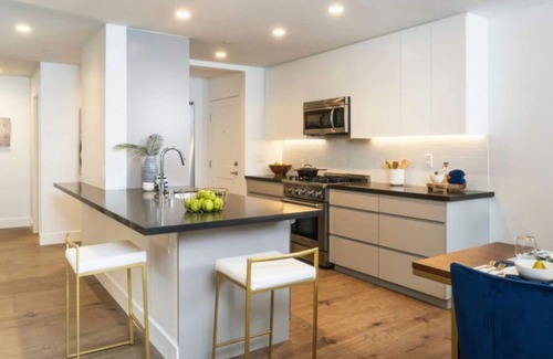 Sharon Heights Condominio | Sharon Green: Bright 3BR Condo