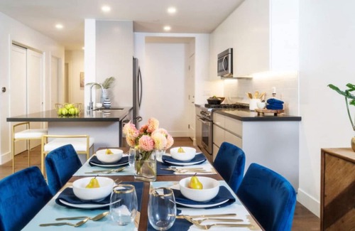 Sharon Heights Condominio | Sharon Green: Bright 3BR Condo