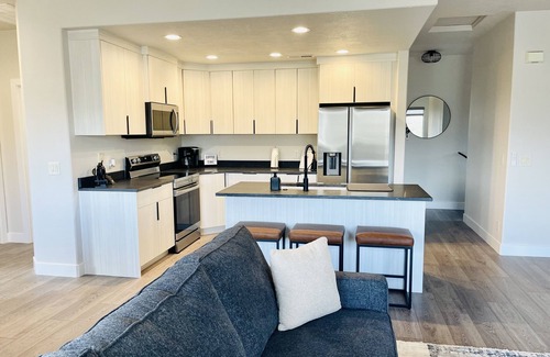 Mesquite Condominio | Sharp Mesa Oasis by Mesquite Vacation Rentals with Private Balcony, Community Pool Access and $510 in free daily activities