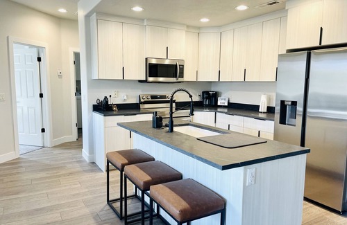 Mesquite Condominio | Sharp Mesa Oasis by Mesquite Vacation Rentals with Private Balcony, Community Pool Access and $510 in free daily activities