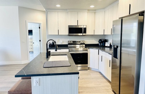 Mesquite Condominio | Sharp Mesa Oasis by Mesquite Vacation Rentals with Private Balcony, Community Pool Access and $510 in free daily activities