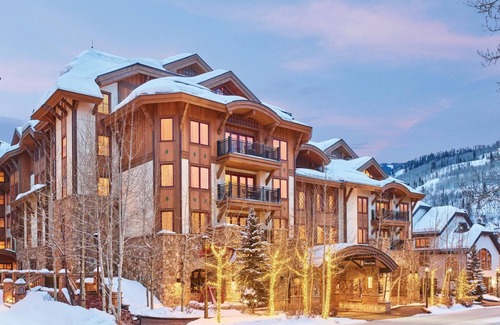 Vail Complejo | Sharply Appointed Plaza Room with Custom Artwork - Steps to Pool, Dining & Spa