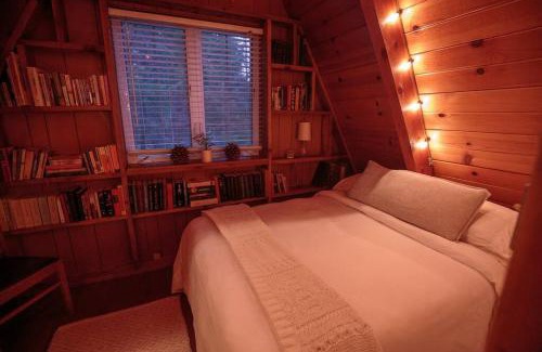 Lakehead Casa | Shasta A Frame Cabin with a View