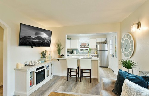 Mount Shasta Condominio | ** ¡LA MEJOR OFERTA DE VRBO! Mt Shasta View, Pet Ok, cerca de las tiendas de cristal del centro