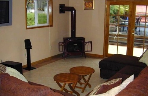 Lakehead-Lakeshore Casa | Shasta Lake Sun House Lodge