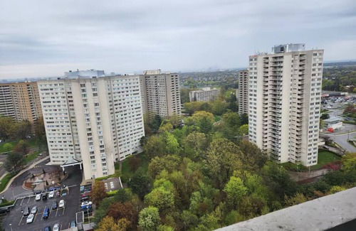 Downtown Mississauga Apartamento | Shavy’s cozy room in a two bedroom apartment