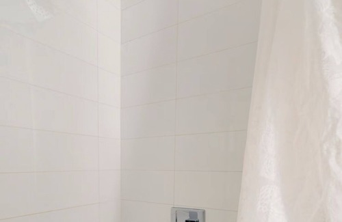 Downtown Mississauga Apartamento | Shavy’s cozy room in a two bedroom apartment