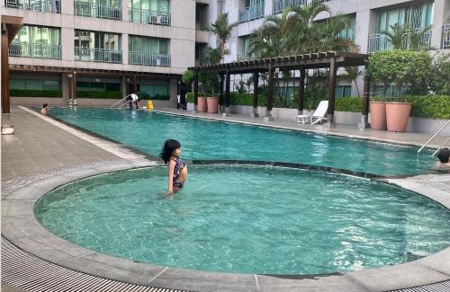 Highway Hills Apartamento | SHAW BLVD 69 sqm 2 bdrm w/WiFi, parking, across Shangrila Mall