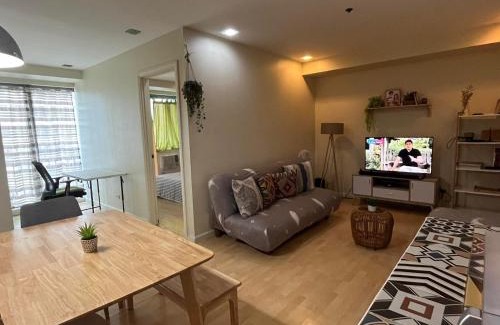 Highway Hills Apartamento | SHAW BLVD 69 sqm 2 bdrm w/WiFi, parking, across Shangrila Mall