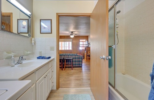 Shawano Cabina | Shawano Cabin Getaway - Walk to Lake & Park!