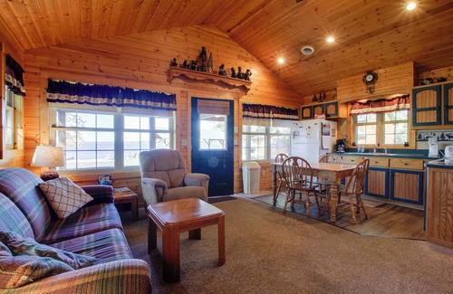 Cecil Cabina | Shawano Lake Cabin w/ Boat Dock!