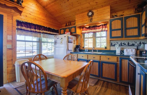 Cecil Cabina | Shawano Lake Cabin w/ Boat Dock!