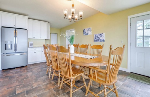 Krakow Casa | Shawano Lake House w/ Boat Dock, Kayaks, & Grill!