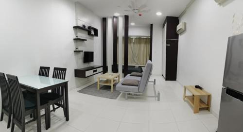 Taman Mount Austin Apartamento | Shawn Akademic Suites Pool View @ Mount Austin