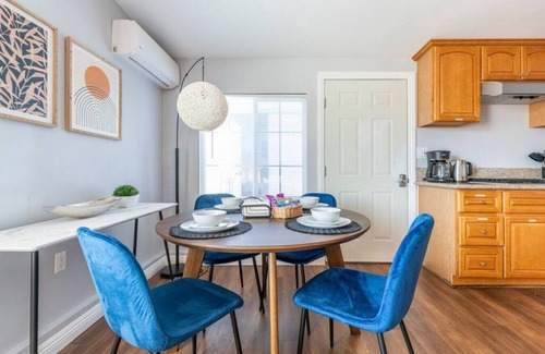 Covina Apartamento | Cozy Traveler’s Pad Pet-friendly: King Bed, Kitchenette, Laundry, Parking, and Designated Parking