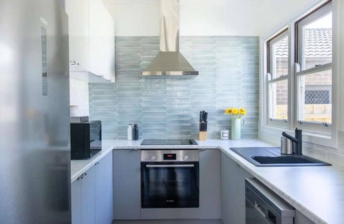 Rosebud Casa | She Sells Seashells - 2 Bedroom pet friendly cosy beach house - 4pm check out on Sundays*