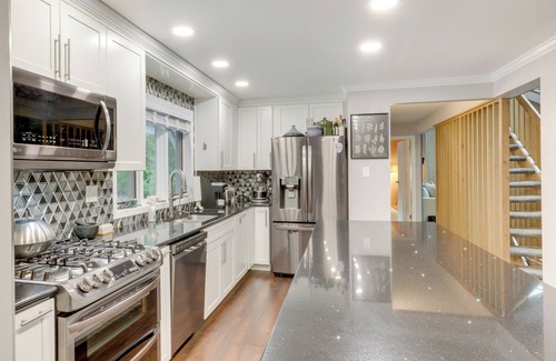 Sheboygan Casa | Sheboygan Vacation Home: Walk to Lake Michigan!