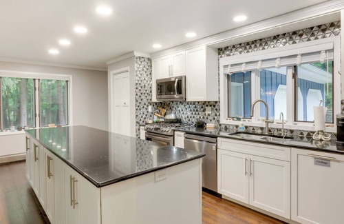 Sheboygan Casa | Sheboygan Vacation Home: Walk to Lake Michigan!