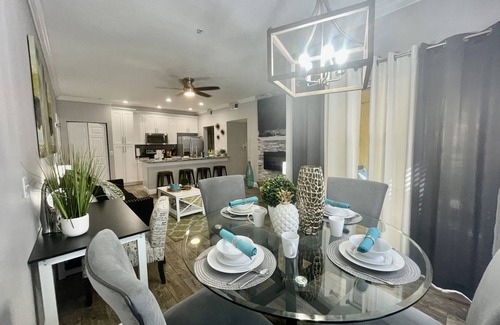 Seminole Condominio | SHEEK & GLAM VACATION BEACH CONDO!🌞 HEATED POOL,GYM, TENNIS, 1st FLOOR CONDO