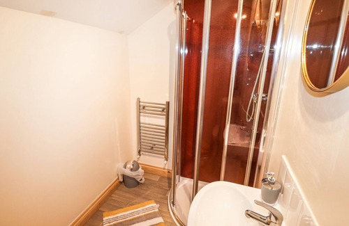 Scales Casa | SHEEP 2 AT DODDICK FARM, family friendly in Keswick