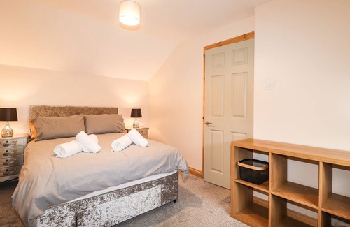 Scales Casa | SHEEP 2 AT DODDICK FARM, family friendly in Keswick