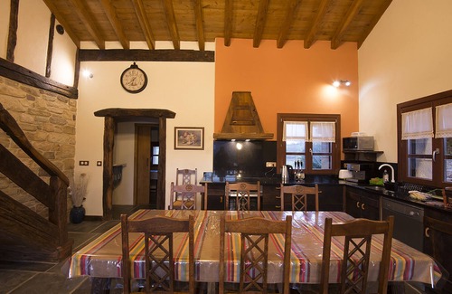 Sare Chalet De Esquí | Borda Nueva, Pais Vasco. Lugar tranquilo entre mar y montaña.Tres estrellas.