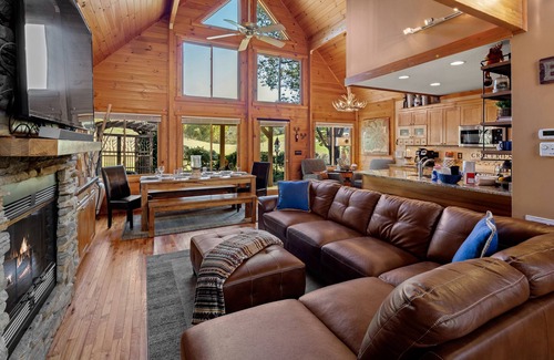 Lake Lure Cabina | Sheepnose Valley - On Golf Course at Rumbling Bald Resort - Mr Lake Lure Vacation Rentals