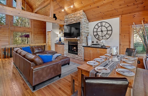 Lake Lure Cabina | Sheepnose Valley - On Golf Course at Rumbling Bald Resort - Mr Lake Lure Vacation Rentals
