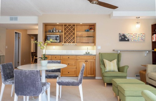 Southeast Calgary Apartamento | SHEER PERFECTION SUITE en Eagle Quest Golf Course w / VIEW !!!
