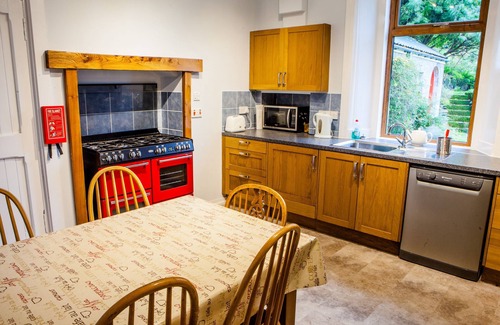 Cairnbaan Villa | Shelbourne Lodge-Hermosa casa de vacaciones en el Crinan Canal 5B / R para 11 personas