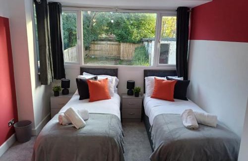 Bloxwich Casa | Sheldon House 3 BED Cosy Home nr JLR & NEC