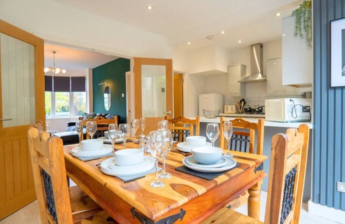 Bloxwich Casa | Sheldon House 3 bedrooms Next to the Airport, NEC & Resorts World