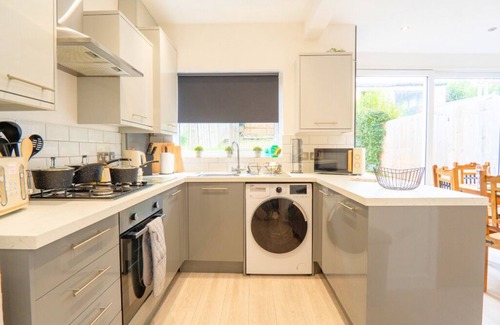 Bloxwich Casa | Sheldon House 3 bedrooms Next to the Airport, NEC & Resorts World