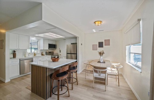 Venice Apartamento | SHELL-HAUS | Venice Beach House | 5-min to Gulf