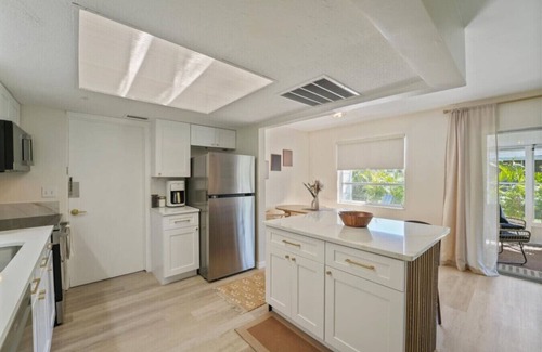 Venice Apartamento | SHELL-HAUS | Venice Beach House | 5-min to Gulf