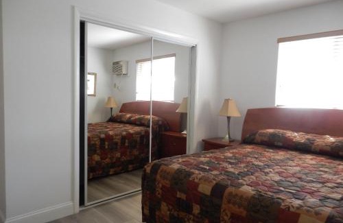 Hollywood Lakes Hotel | Shell Motel Hollywood