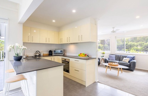 Fingal Bay Casa | Shells on the Shore 1, 9 Lentara St - Air Con, Wi-Fi, Linen, Boat Parking