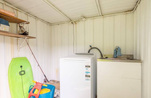 Fingal Bay Casa | Shells on the Shore 1, 9 Lentara St - Air Con, Wi-Fi, Linen, Boat Parking